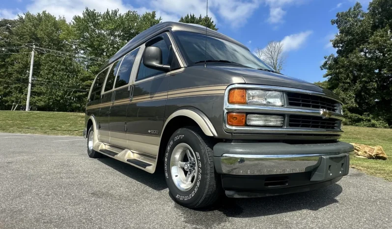 
								2002 Chevrolet Express G1500 Sherrod Conversion Van full									
