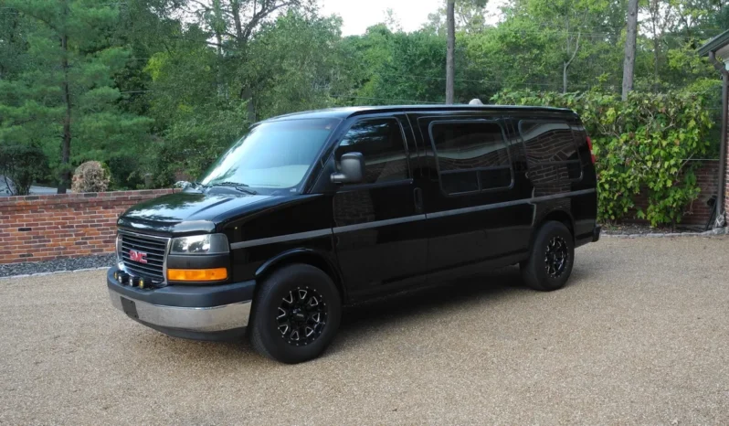 
								2003 GMC Savana G1500 Regency Conversion Van full									