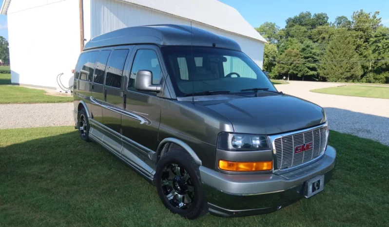 
								2004 GMC Savana 1500 Explorer Limited S Conversion Van full									