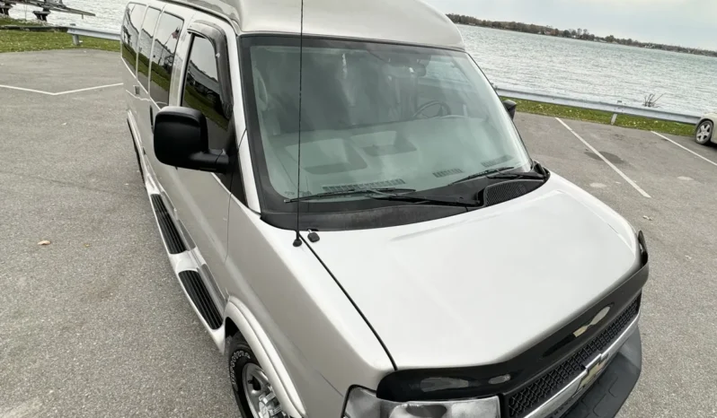 
								2006 Chevrolet Express Southern Comfort Conversion Van full									