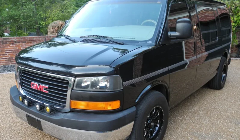 
								2003 GMC Savana G1500 Regency Conversion Van full									
