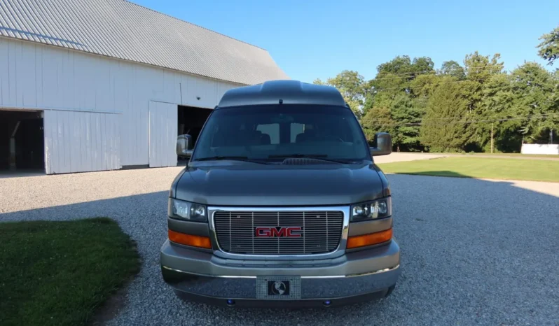 
								2004 GMC Savana 1500 Explorer Limited S Conversion Van full									