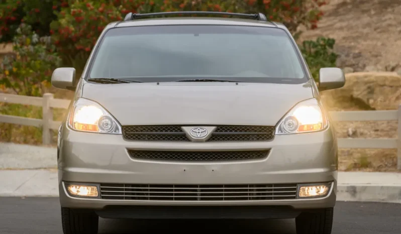 
								2004 Toyota Sienna XLE full									