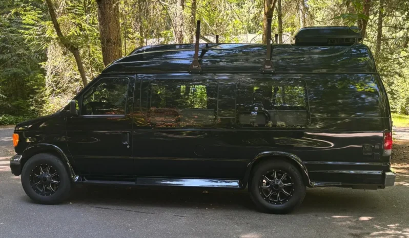 
								2007 Ford E-250 Super Duty Luxury Conversion Van full									