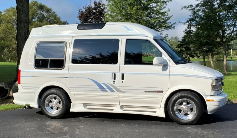 
								1995 GMC Safari AWD Conversion Van full									