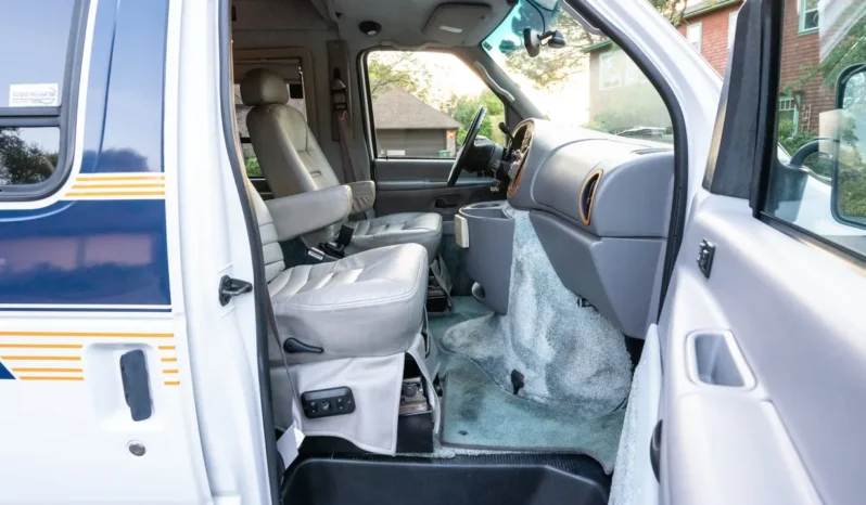 
								1998 Ford Econoline E-350 Power Stroke Conversion Van full									