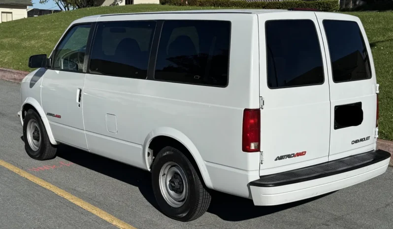 
								2000 Chevrolet Astro AWD full									