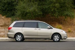 
										2004 Toyota Sienna XLE full									