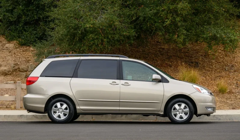 
								2004 Toyota Sienna XLE full									