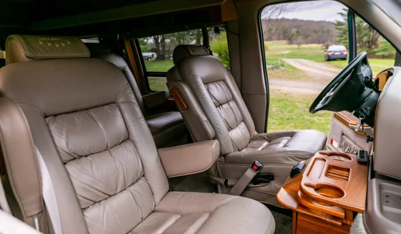
								1994 Ford E-150 Econoline Starcraft Conversion Van full									