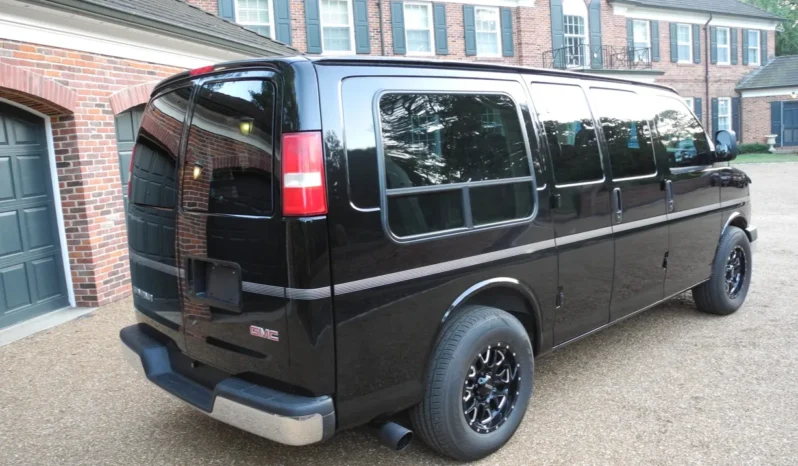
								2003 GMC Savana G1500 Regency Conversion Van full									
