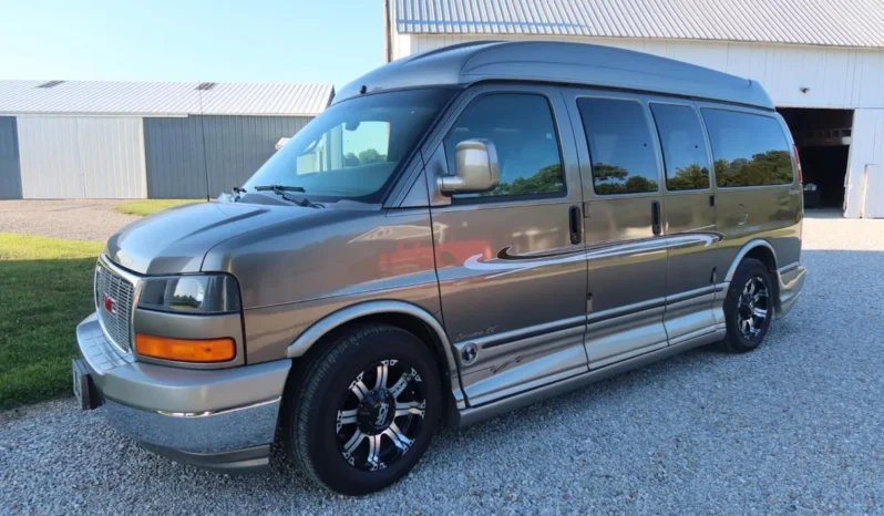 
								2004 GMC Savana 1500 Explorer Limited S Conversion Van full									