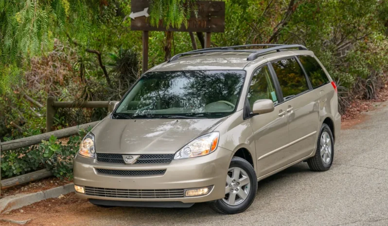 
								2004 Toyota Sienna XLE full									