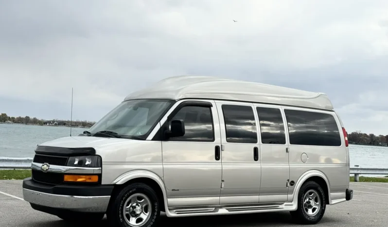 
								2006 Chevrolet Express Southern Comfort Conversion Van full									
