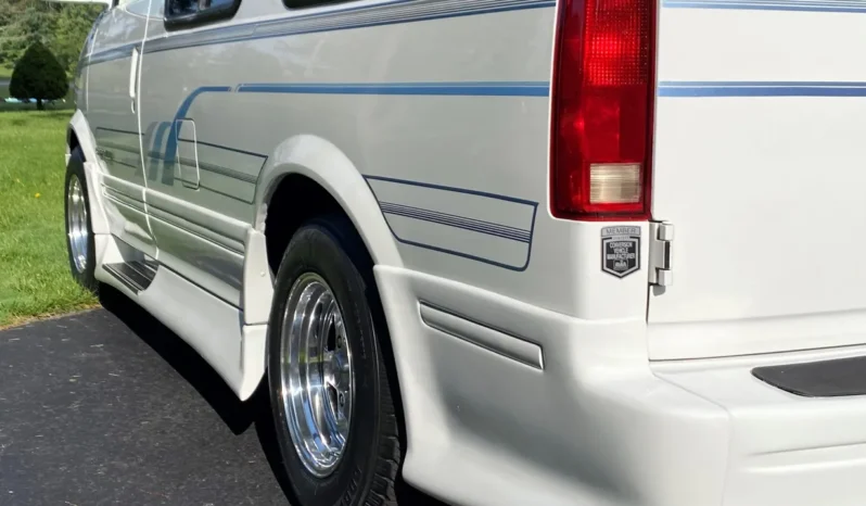 
								1995 GMC Safari AWD Conversion Van full									