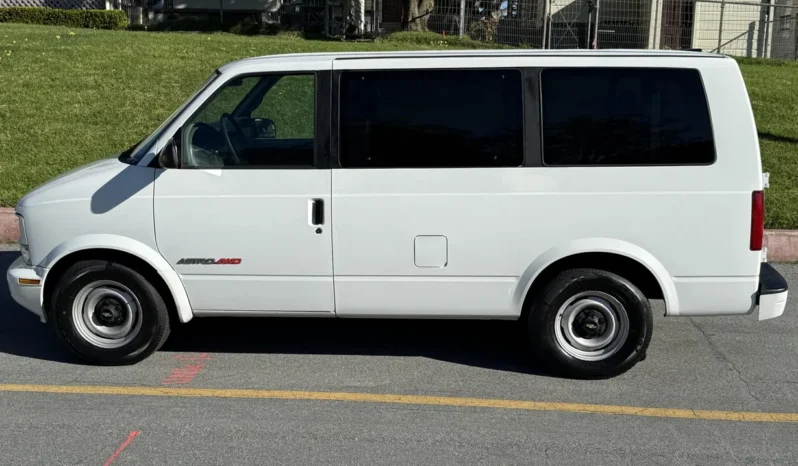 
								2000 Chevrolet Astro AWD full									