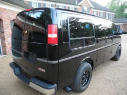 
										2003 GMC Savana G1500 Regency Conversion Van full									
