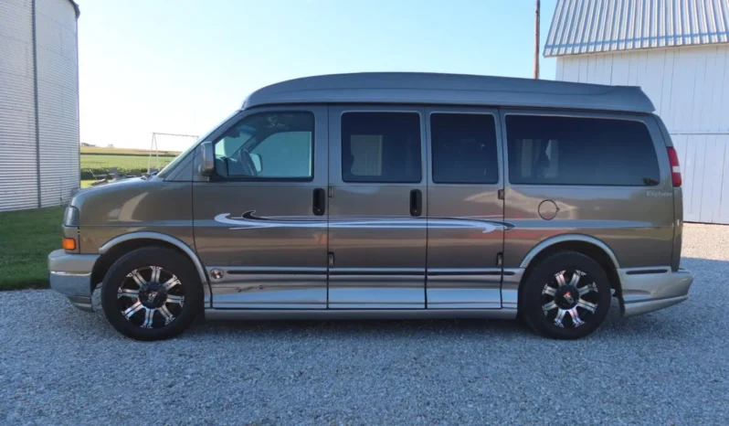 
								2004 GMC Savana 1500 Explorer Limited S Conversion Van full									