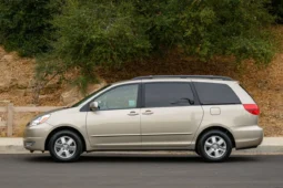 
										2004 Toyota Sienna XLE full									