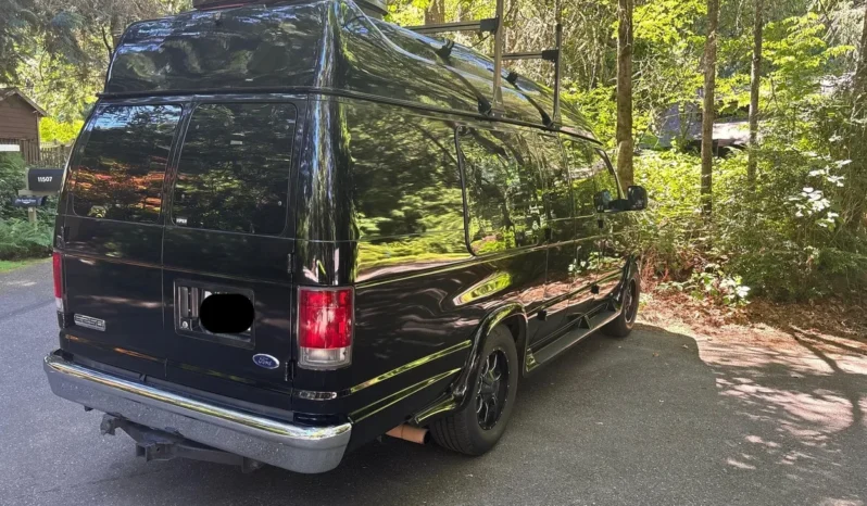 
								2007 Ford E-250 Super Duty Luxury Conversion Van full									