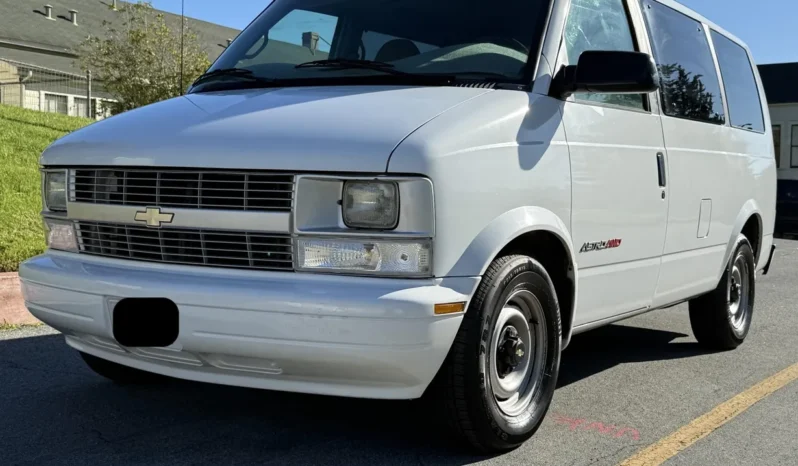 
								2000 Chevrolet Astro AWD full									