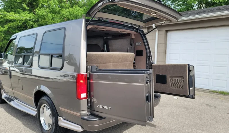 
								2002 Chevrolet Astro Quality Coaches Conversion Van full									