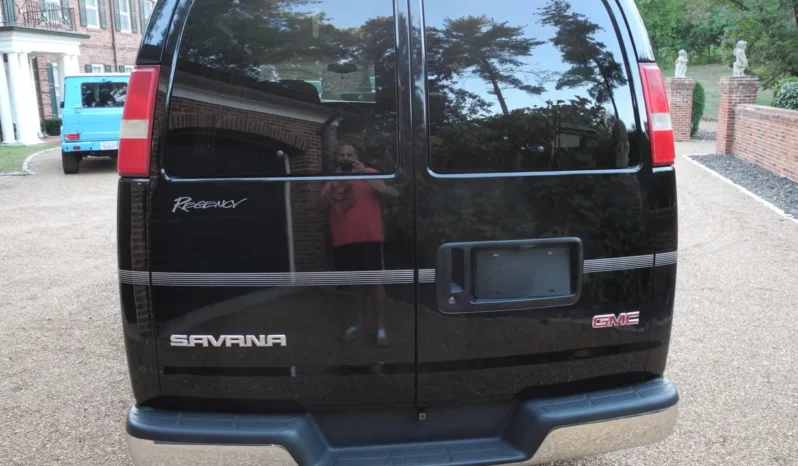 
								2003 GMC Savana G1500 Regency Conversion Van full									
