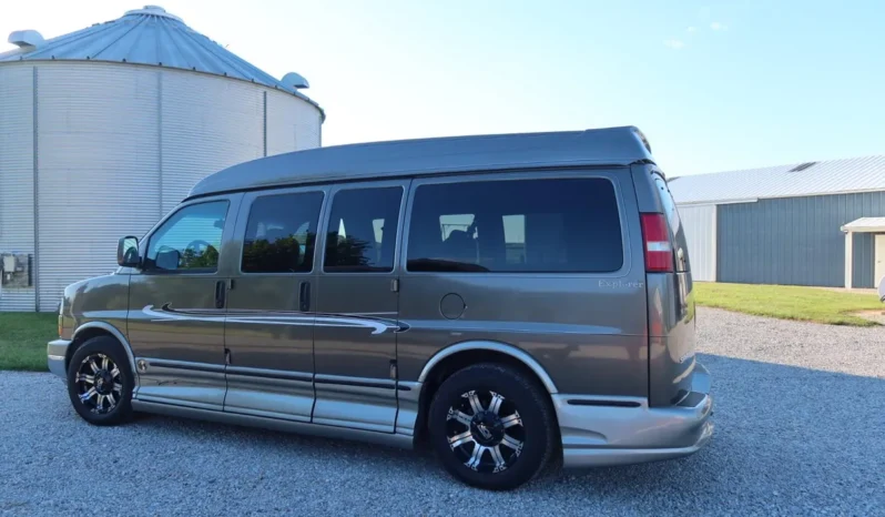 
								2004 GMC Savana 1500 Explorer Limited S Conversion Van full									