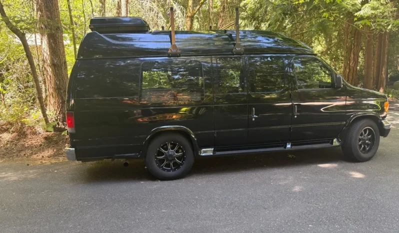 
								2007 Ford E-250 Super Duty Luxury Conversion Van full									