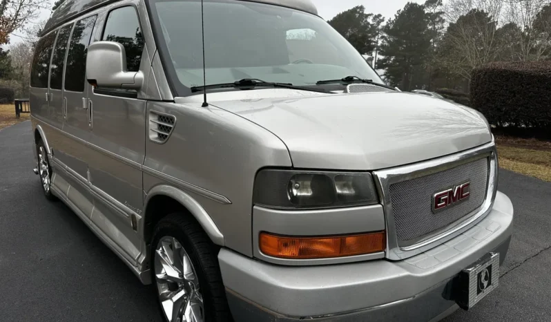 
								2008 GMC Savana 1500 AWD Conversion Van full									