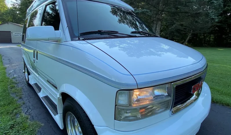 
								1995 GMC Safari AWD Conversion Van full									