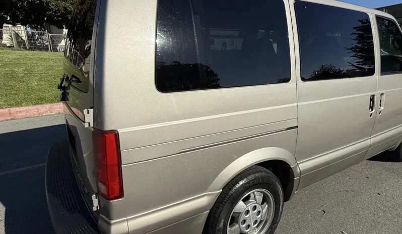 
								2003 Chevrolet Astro AWD full									
