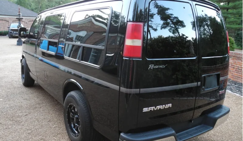 
								2003 GMC Savana G1500 Regency Conversion Van full									