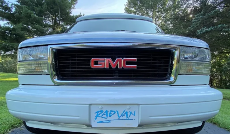 
								1995 GMC Safari AWD Conversion Van full									