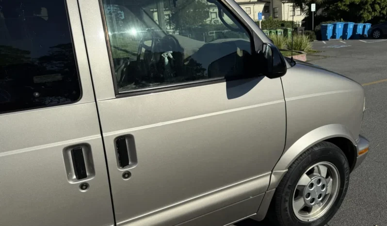 
								2003 Chevrolet Astro AWD full									