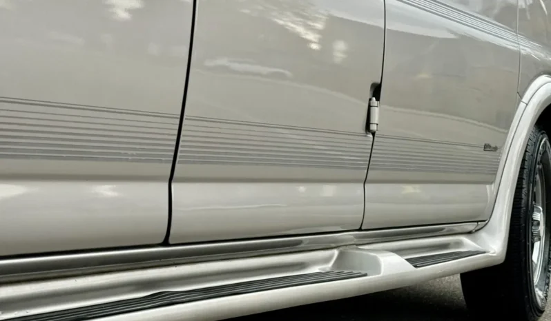 
								2006 Chevrolet Express Southern Comfort Conversion Van full									