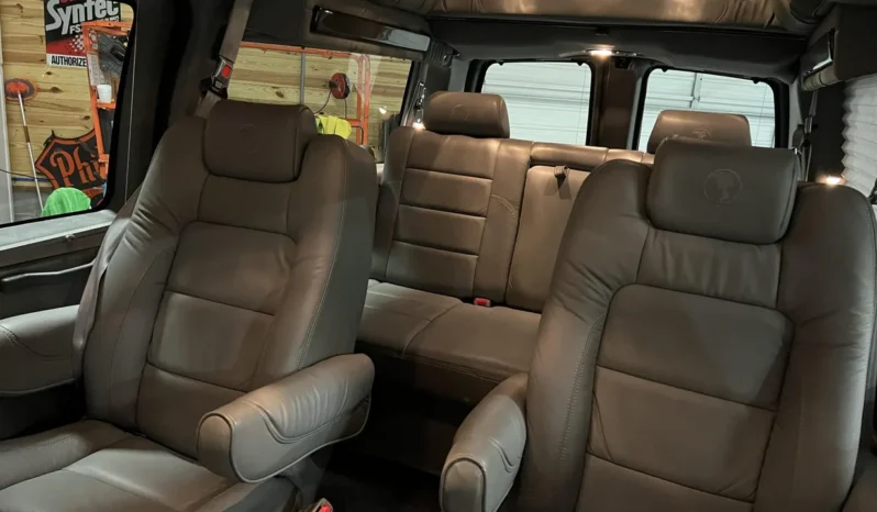 
								2010 Chevrolet Express Explorer Limited SE Conversion Van full									