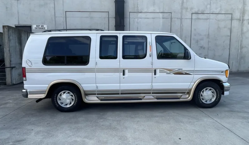 
								1999 Ford Econoline E-150 Sherrod Conversion Van full									