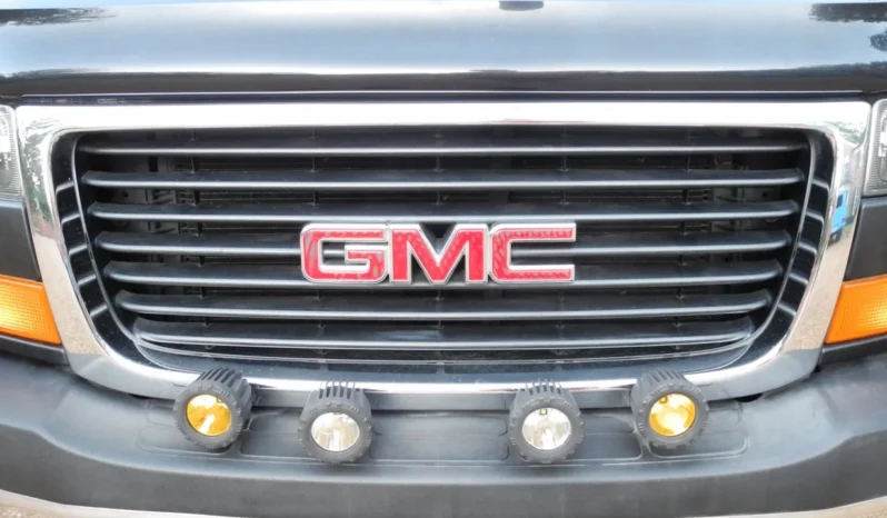 
								2003 GMC Savana G1500 Regency Conversion Van full									