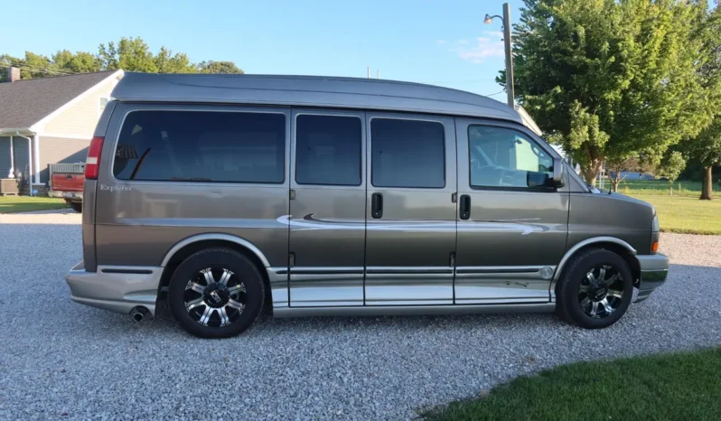
								2004 GMC Savana 1500 Explorer Limited S Conversion Van full									
