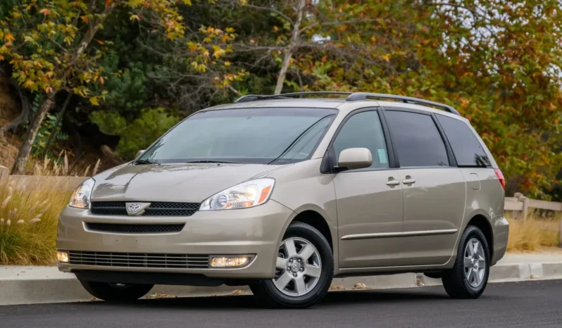 
								2004 Toyota Sienna XLE full									