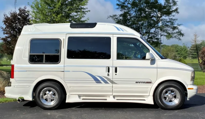 
								1995 GMC Safari AWD Conversion Van full									