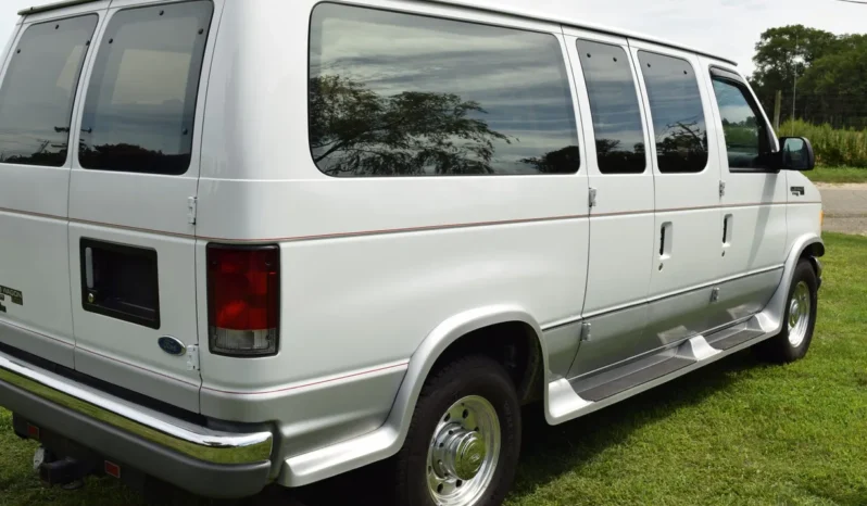 
								1997 Ford E-350 Club Wagon Chateau 7.3L Power Stroke full									