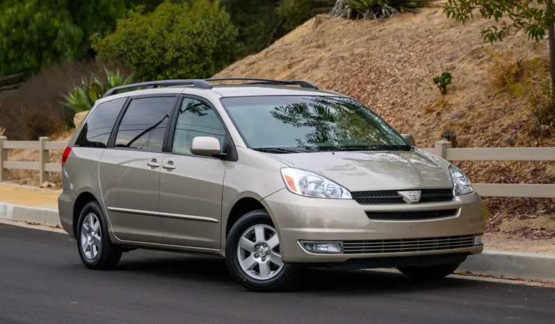 
								2004 Toyota Sienna XLE full									