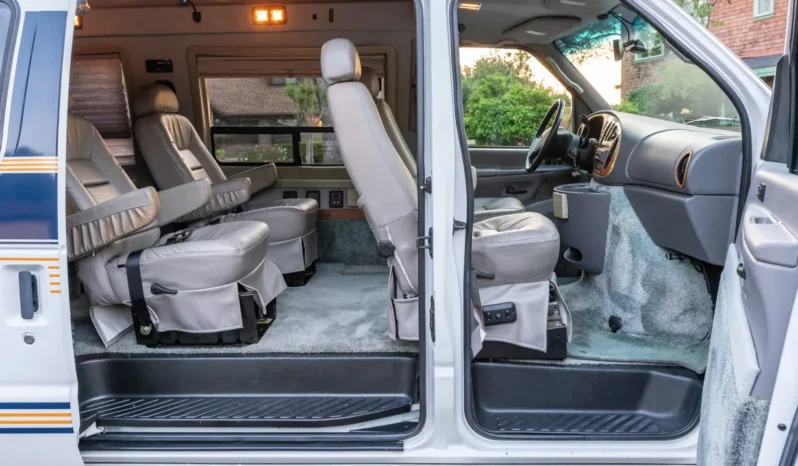 
								1998 Ford Econoline E-350 Power Stroke Conversion Van full									