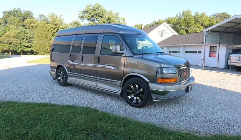 
								2004 GMC Savana 1500 Explorer Limited S Conversion Van full									