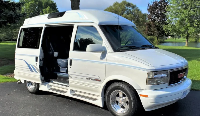 
								1995 GMC Safari AWD Conversion Van full									