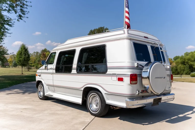 
								1991 GMC Vandura 2500 Starcraft Conversion Van full									