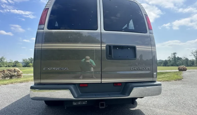 
								2002 Chevrolet Express G1500 Sherrod Conversion Van full									