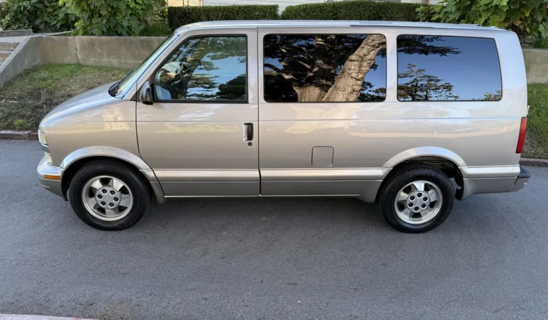 
								2003 Chevrolet Astro AWD full									